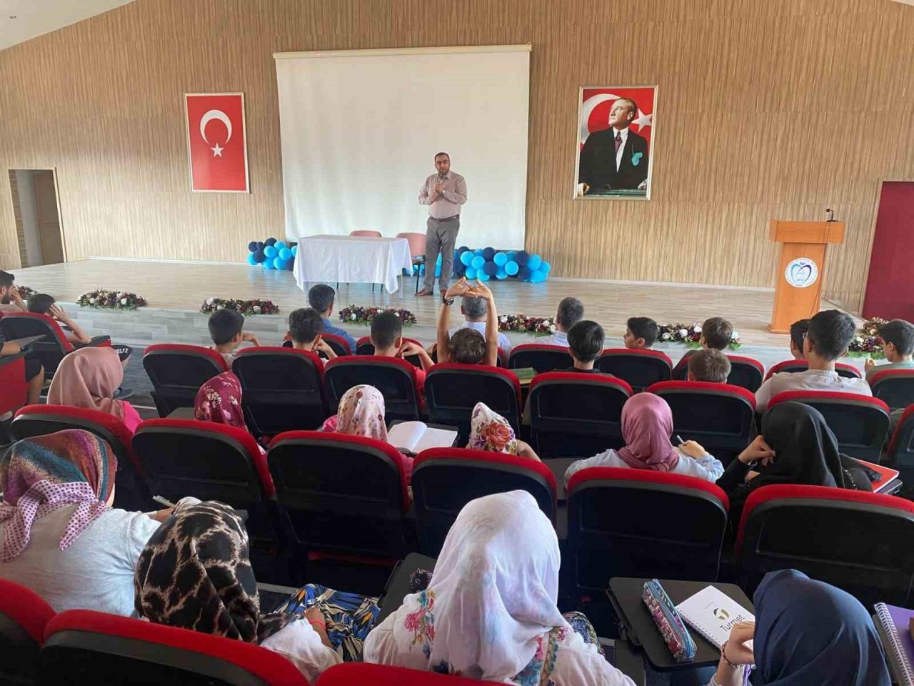 Müftü Güneş ve Yorulmaz, Yaz Yatılı Kur’an Kursu öğrencileri ile buluştu