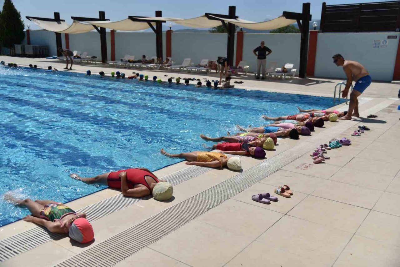 Buharkent’te yüzme bilmeyen kalmayacak