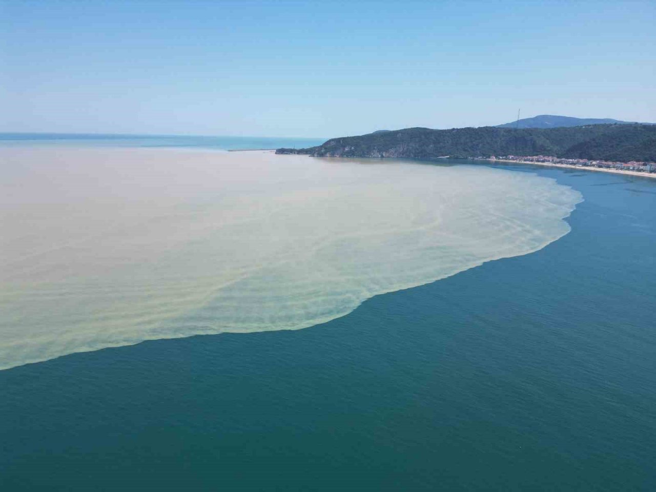 Bartın’da sel sonrası denizin rengi değişti