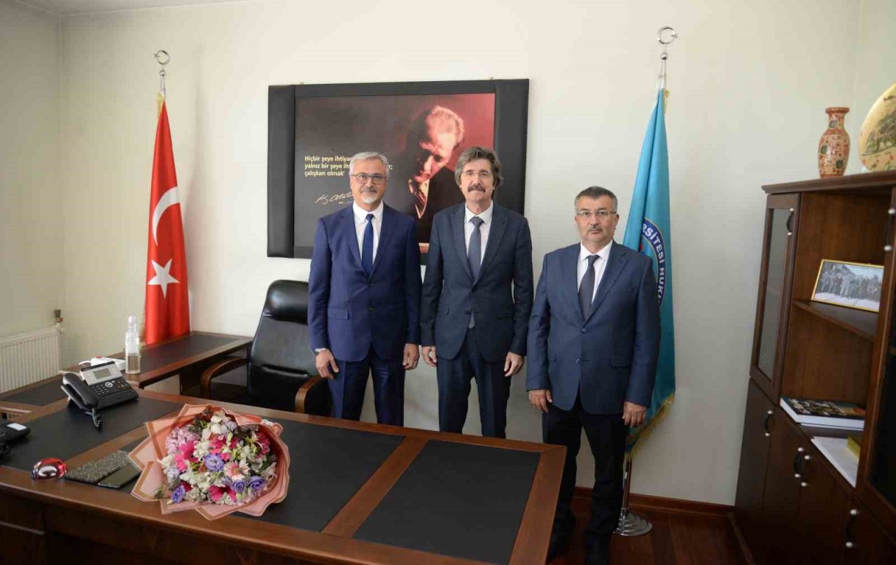 Hukuk Fakültesi’nde bayrak değişimi