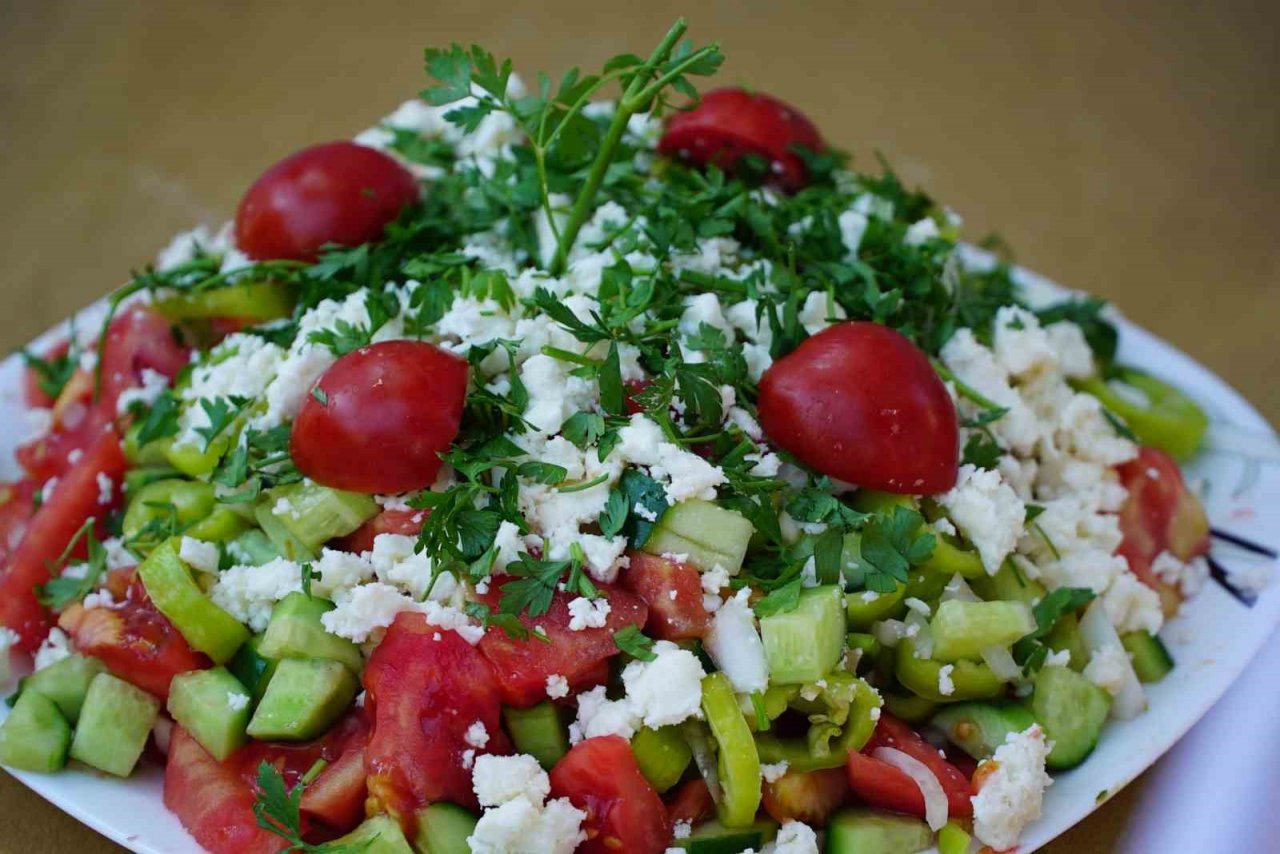 Dansçılar sahnede değil mutfakta ter döktü