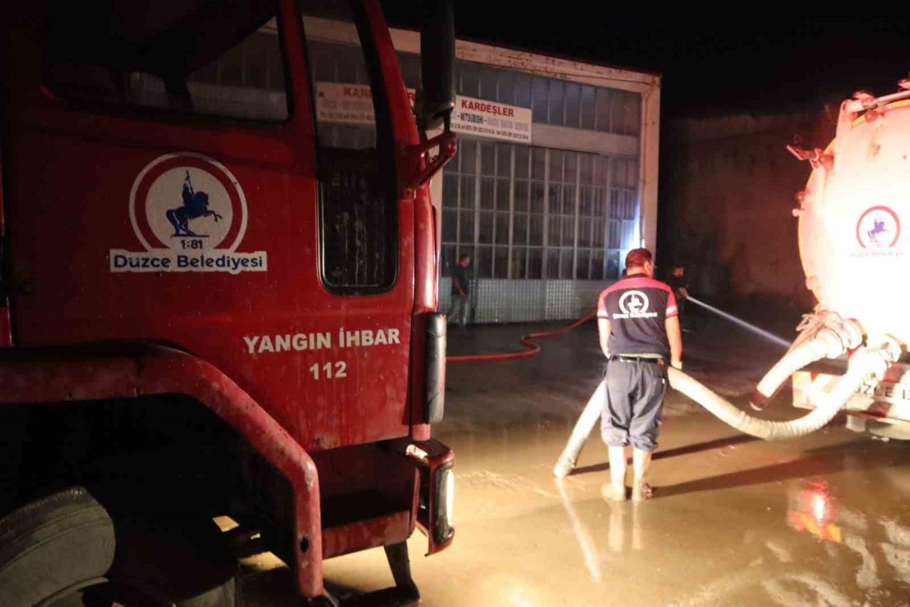 Düzce Belediyesi mesaiye ara vermedi