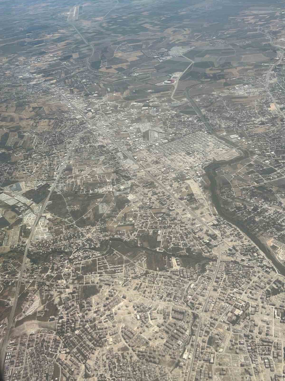 Enkaz kentte yıkımın etkisi gökyüzünden görüntülendi