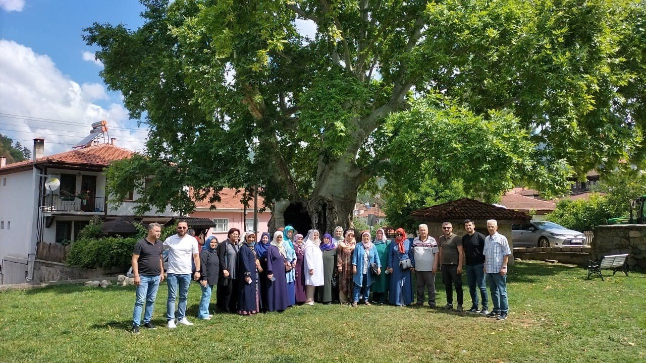 Manevi mekanları gezdiler