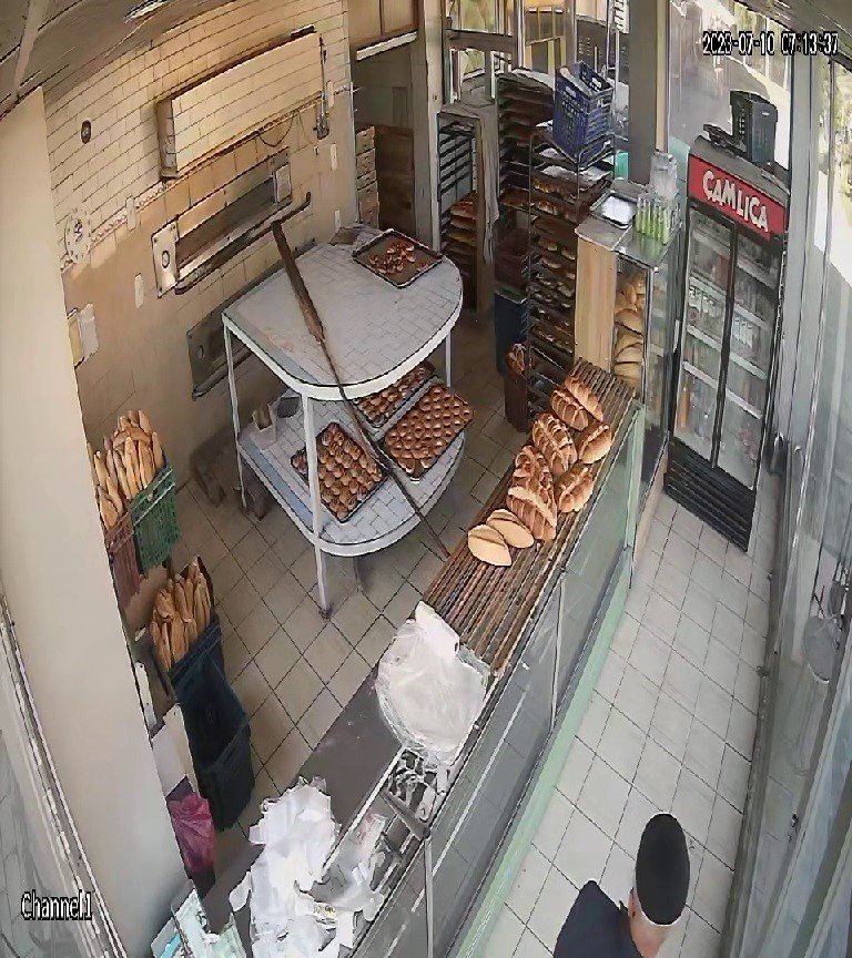 Fırından yardım kutusunu çaldı