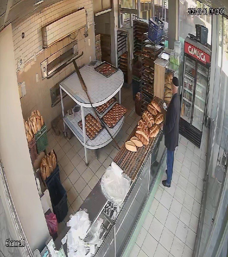 Fırından yardım kutusunu çaldı