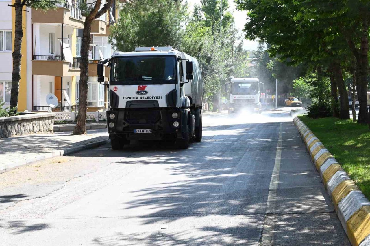 Isparta’da 44 mahalle 200 cadde ve 3 bine yakın sokakta genel temizlik