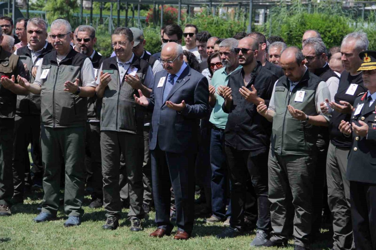 İzmir’deki orman yangınında şehit olan orman işçisi memleketine uğurlandı