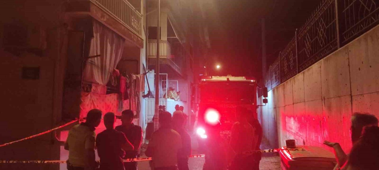 Selçuk’ta bir evde patlama: Panikleyen adam balkondan atladı