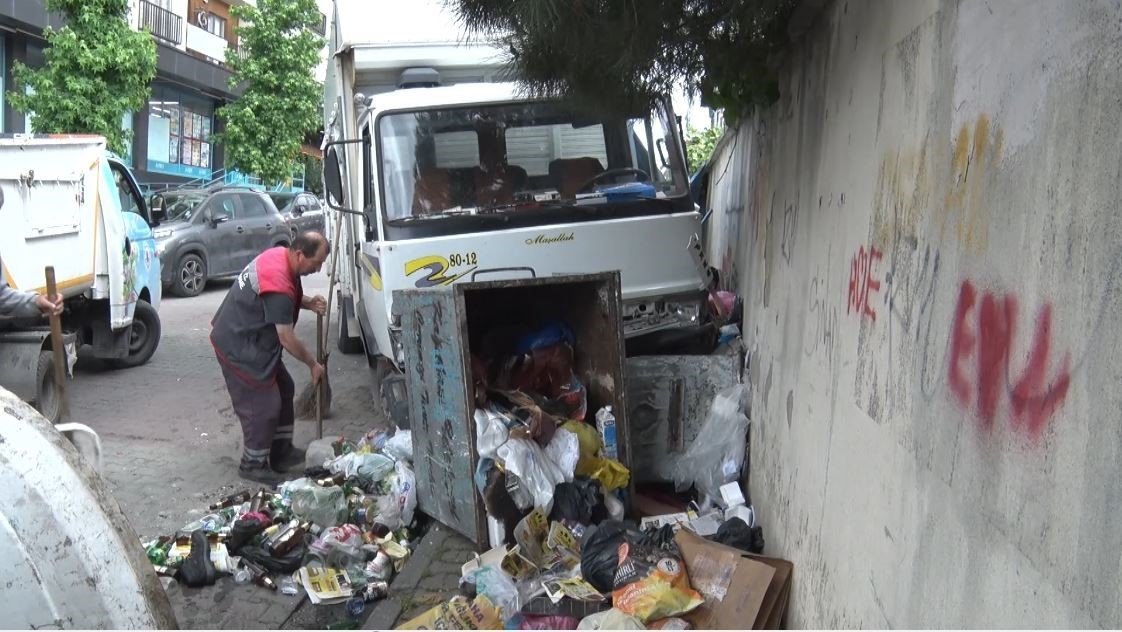 İstanbul’da frenleri boşalan kamyonet ortalığı savaş alanına çevirdi