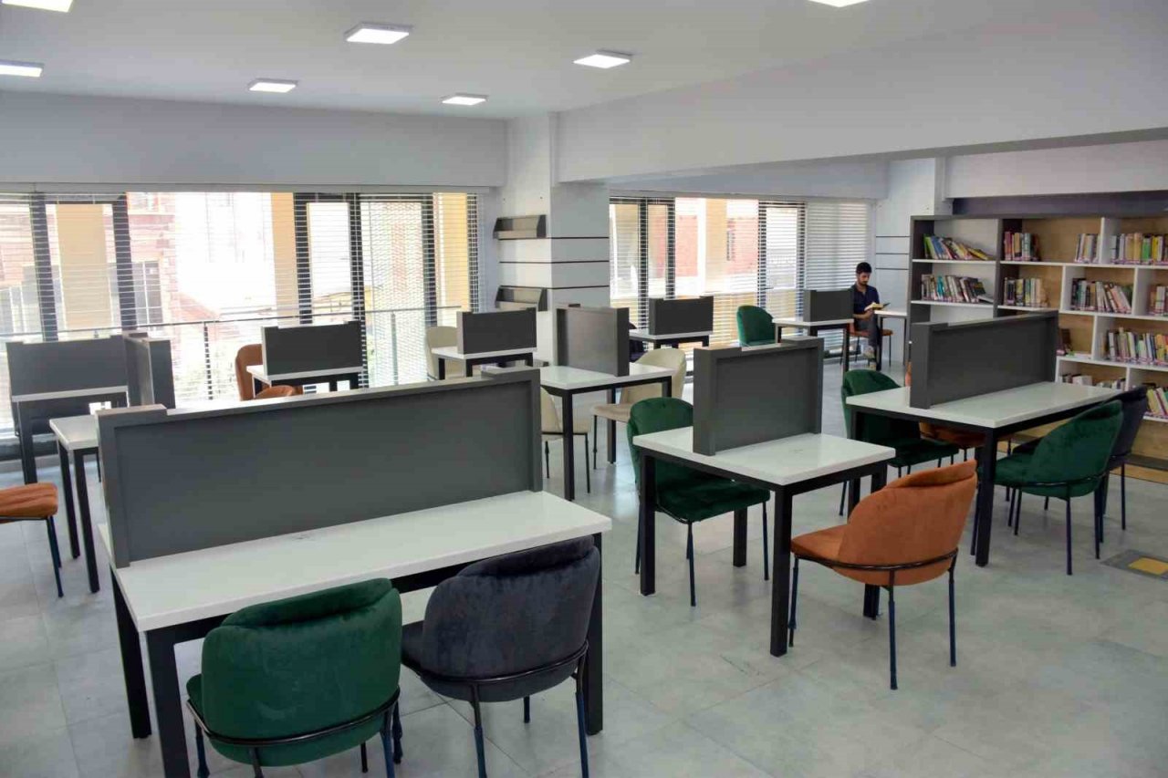 Karacabey İlçe Kütüphanesi Gençlik Merkezine taşındı