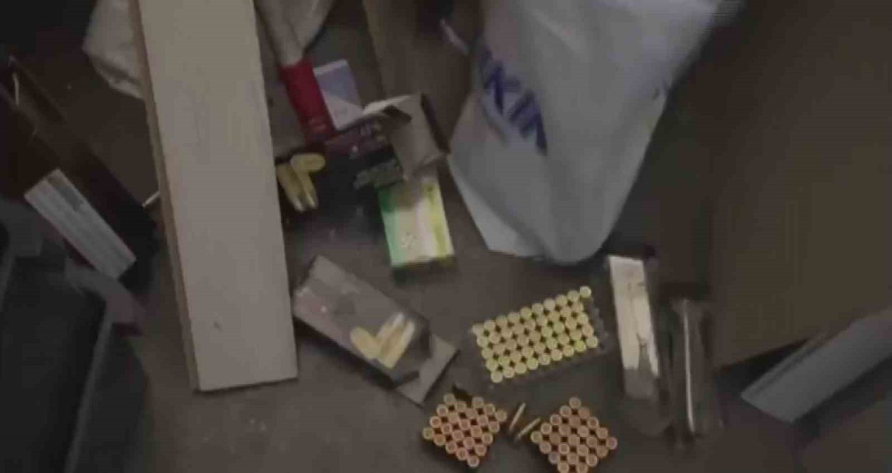 Ruhsatsız silahları piyasaya süremeden yakalandılar