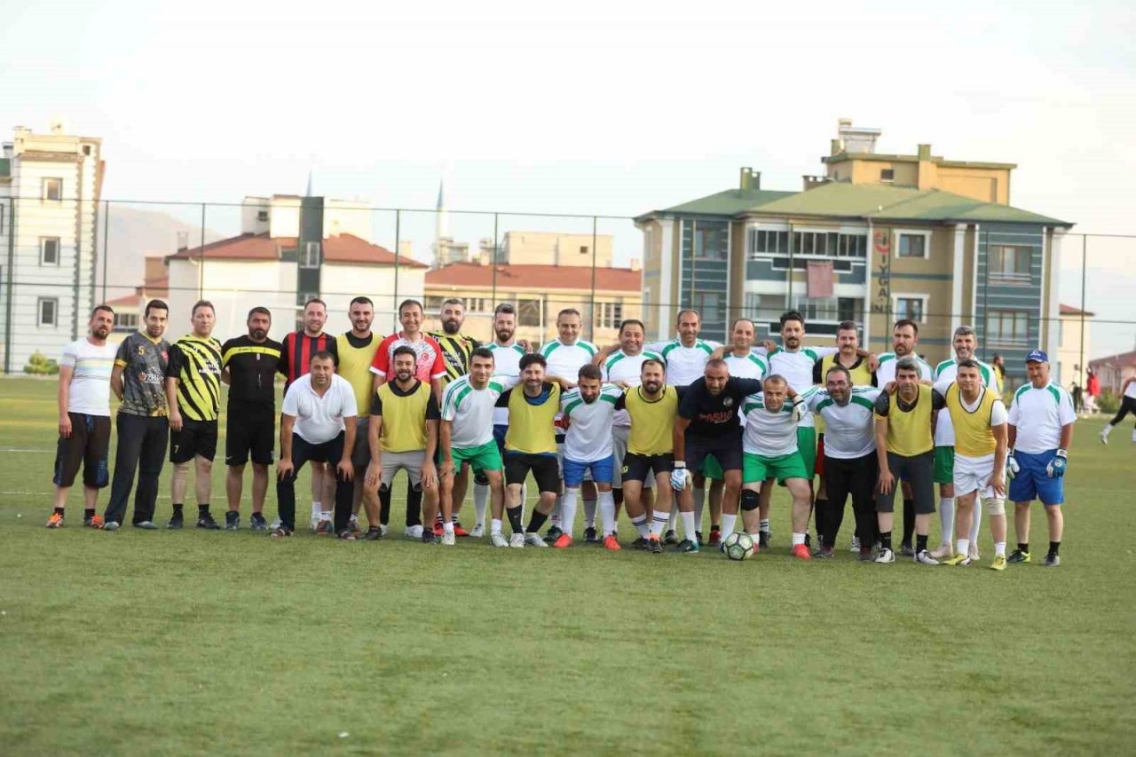 Develi’de kurumlar arası futbol turnuvasına yoğun ilgi