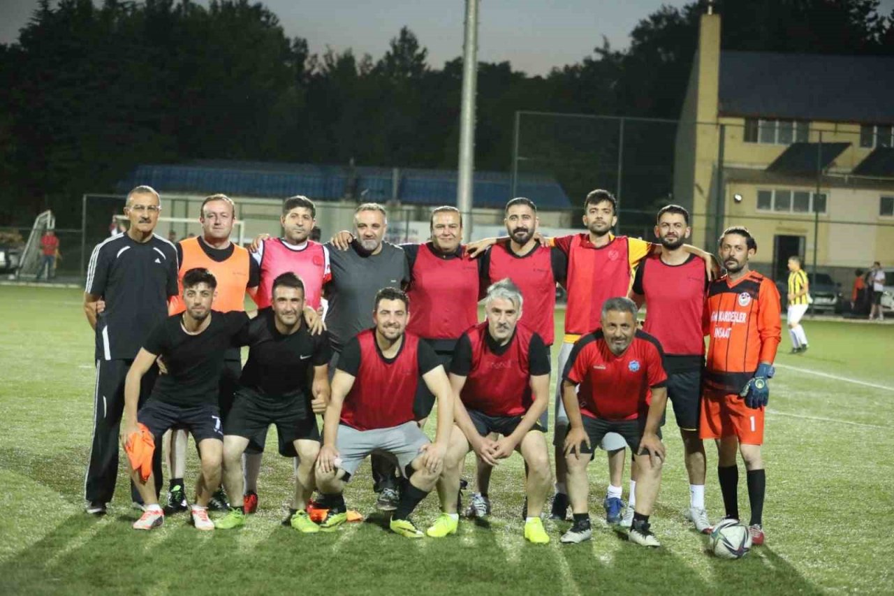 Develi’de kurumlar arası futbol turnuvasına yoğun ilgi