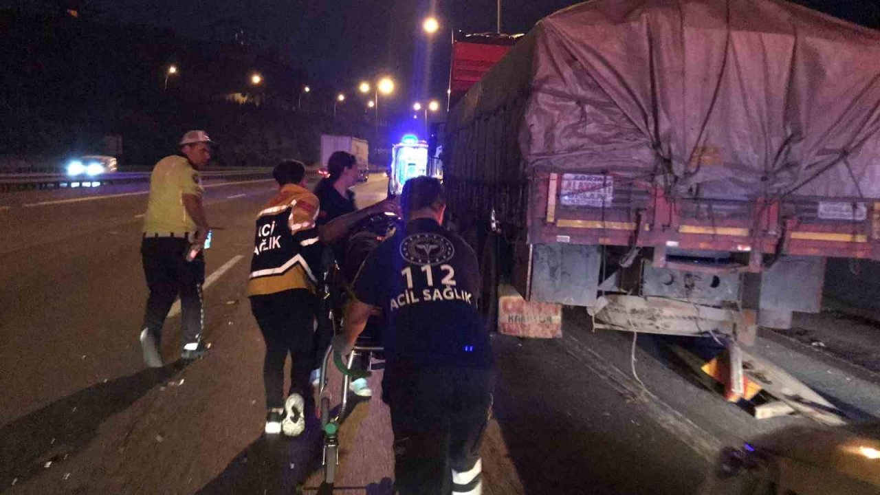 Önce kazada sıkıştığı yerden kurtuldu, ardından araçtaki cep telefonu için ekipleri harekete geçirdi