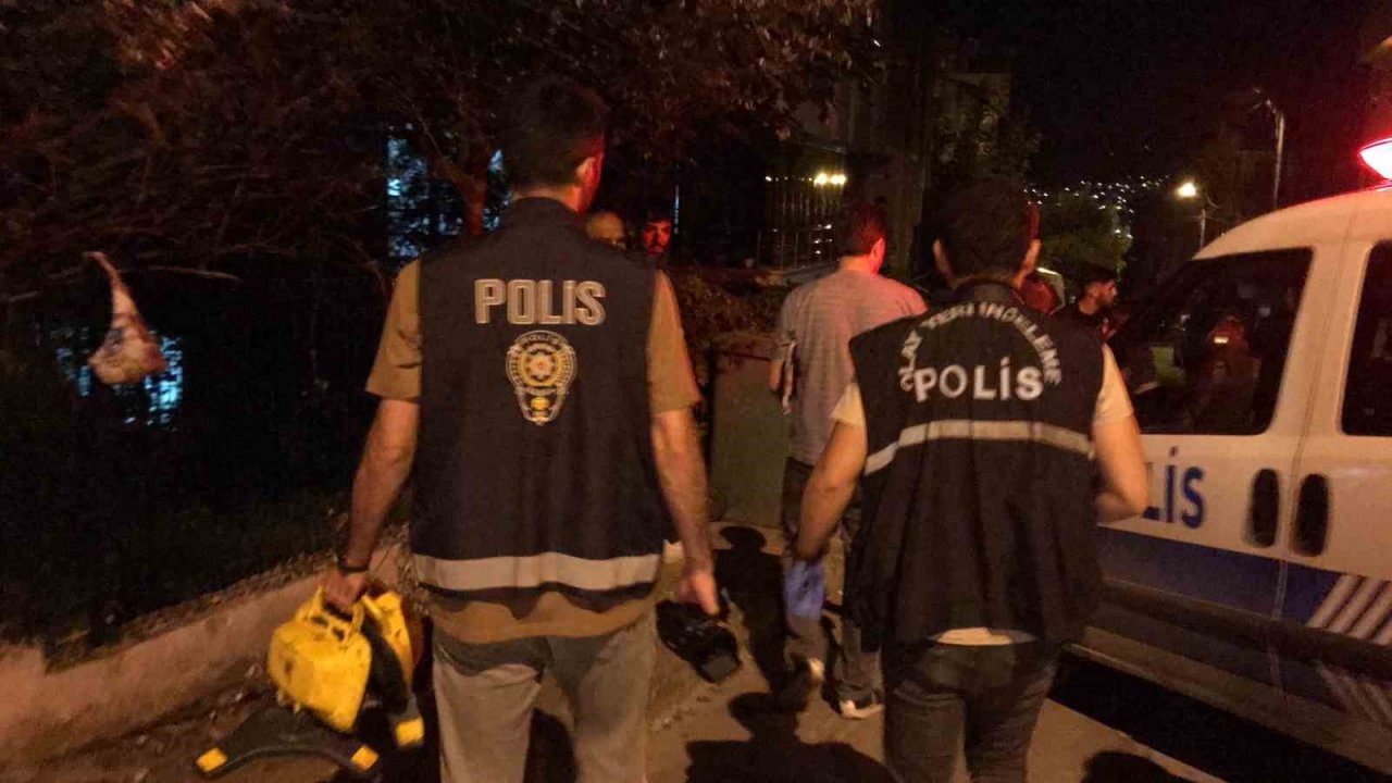 Daha önce tartışma yaşadığı husumetlisinin evini kurşunladı