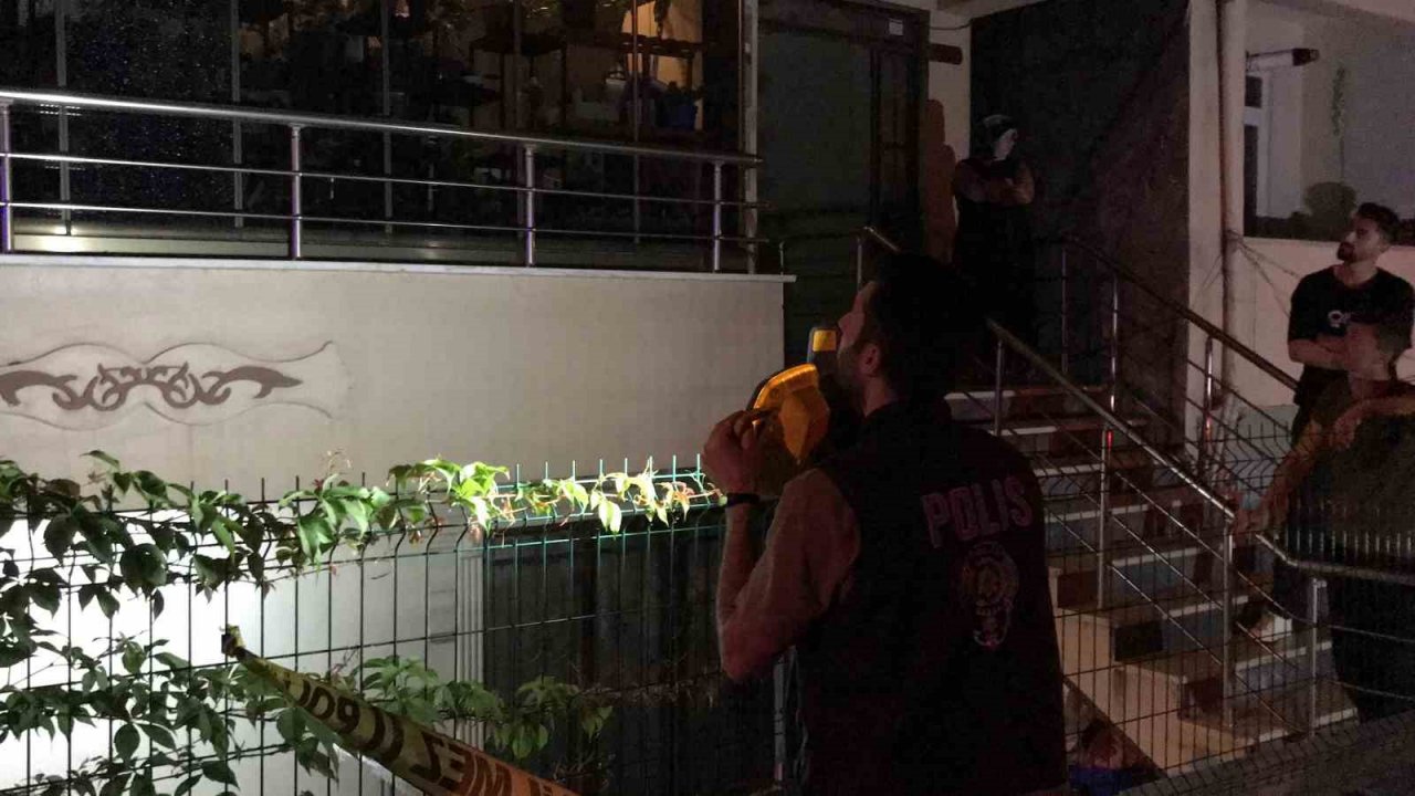 Daha önce tartışma yaşadığı husumetlisinin evini kurşunladı