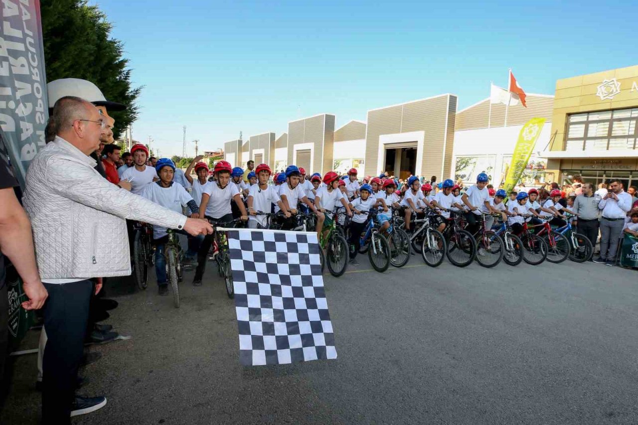 “Bizim Meram’da bisiklet yarışları ve şenlikler” coşkuyla sürüyor