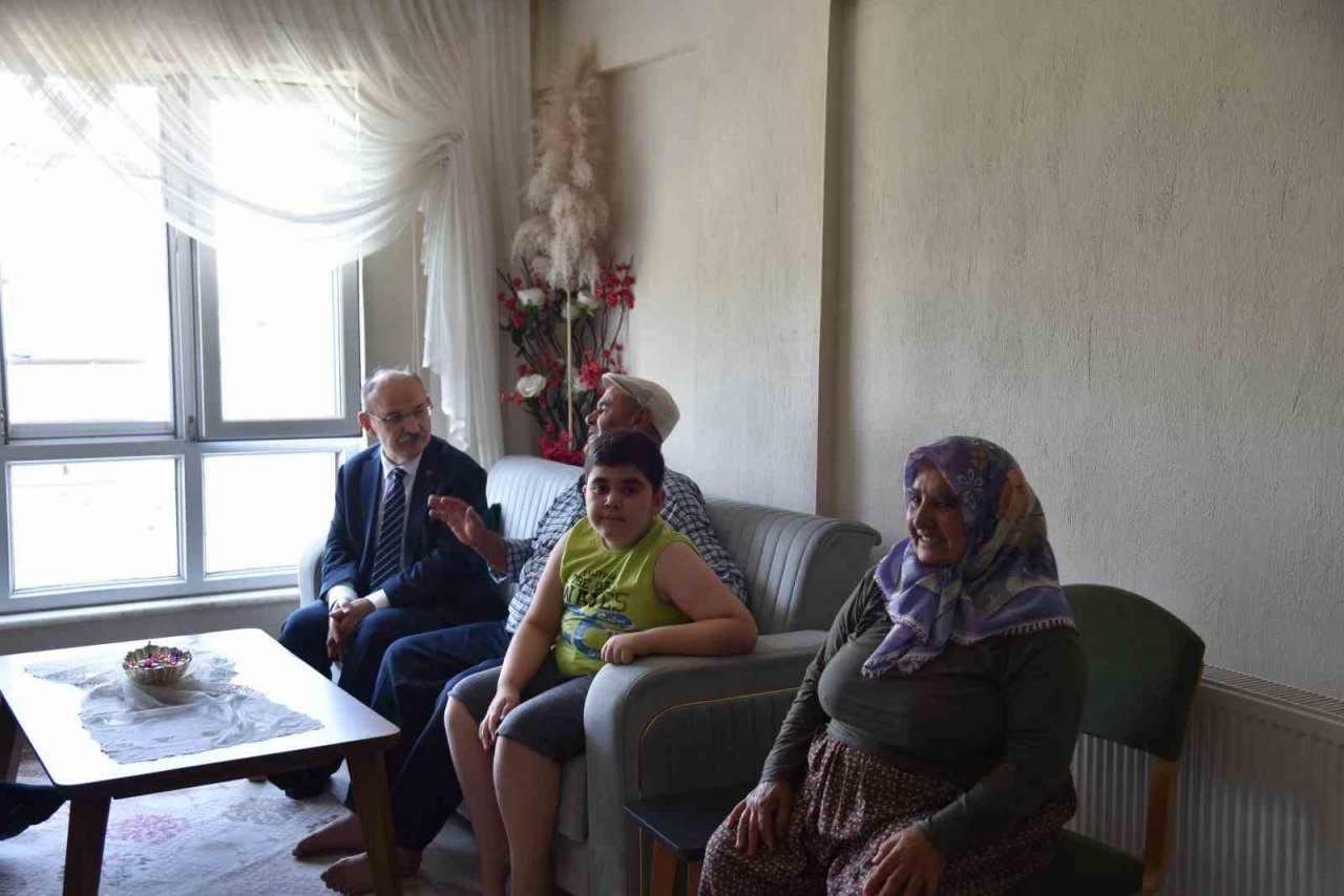 Vali Karadeniz, Soma’da temaslarda bulundu