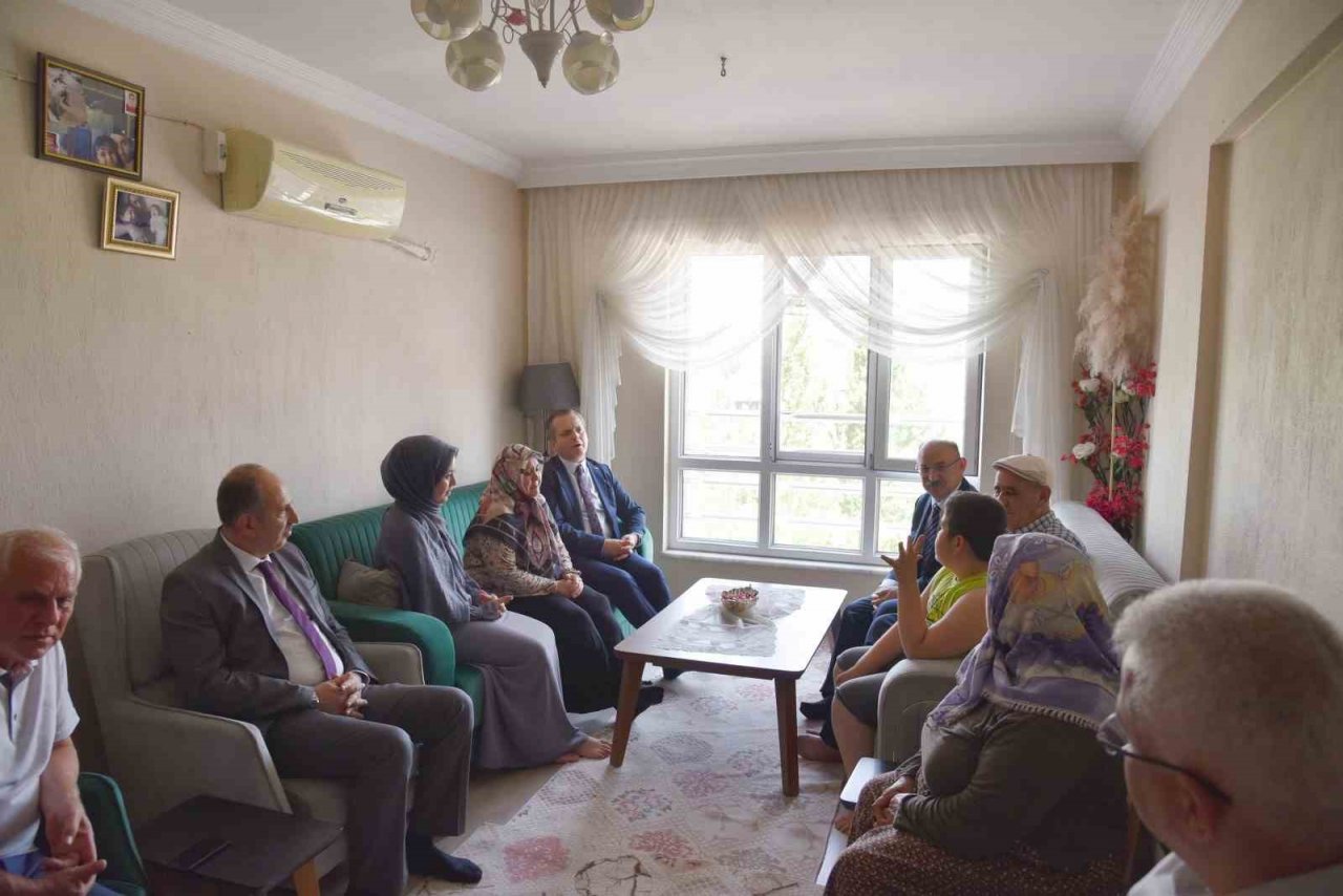 Vali Karadeniz, Soma’da temaslarda bulundu