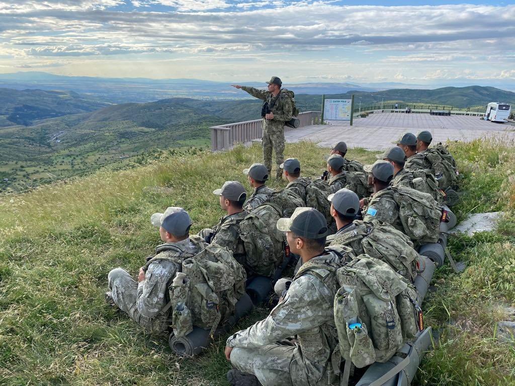 Harbiyeliler Kocatepe’ye çıktı