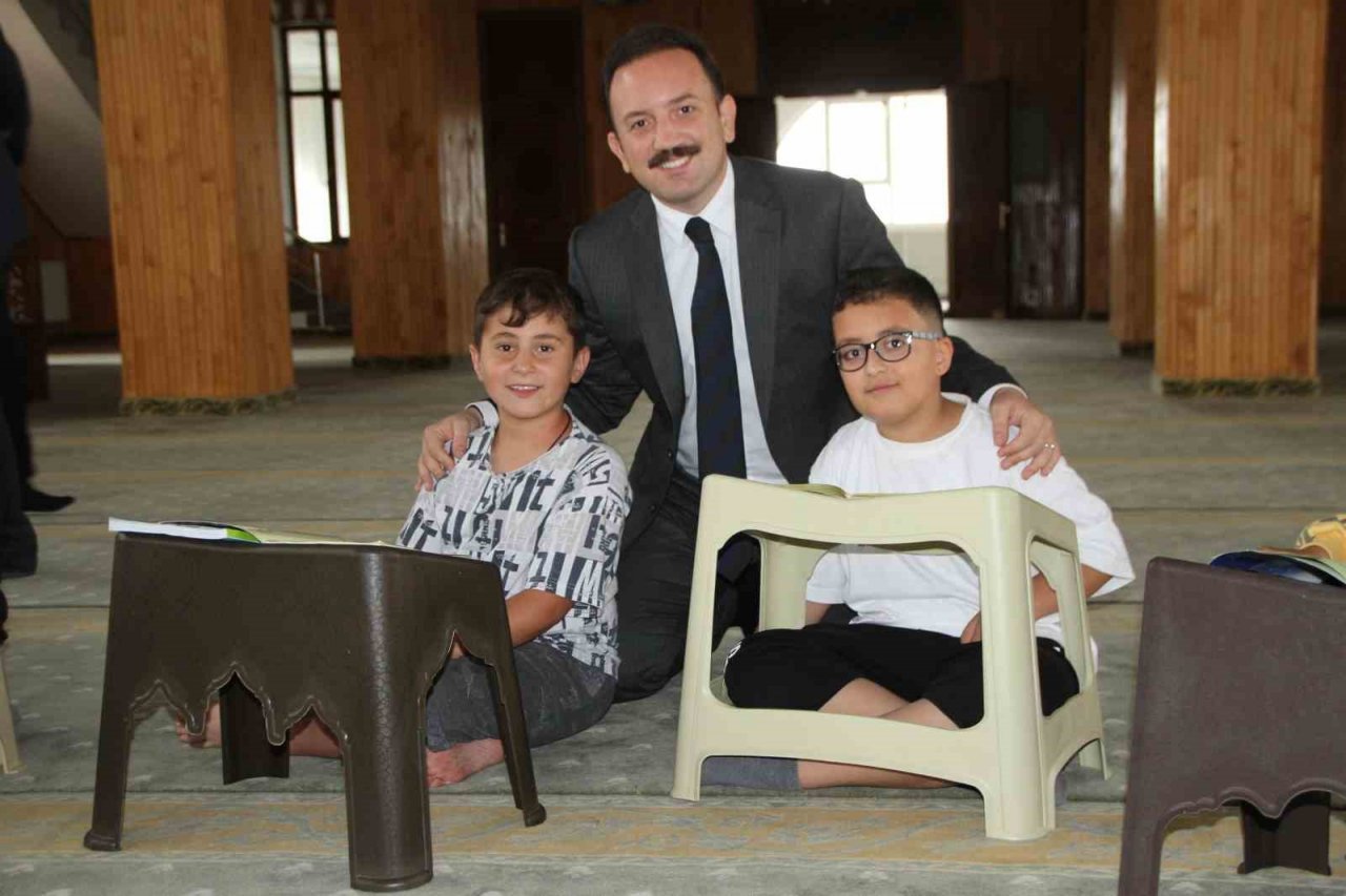Kaymakam Bayram’dan yaz Kur’an kursu öğrencilerine ziyaret