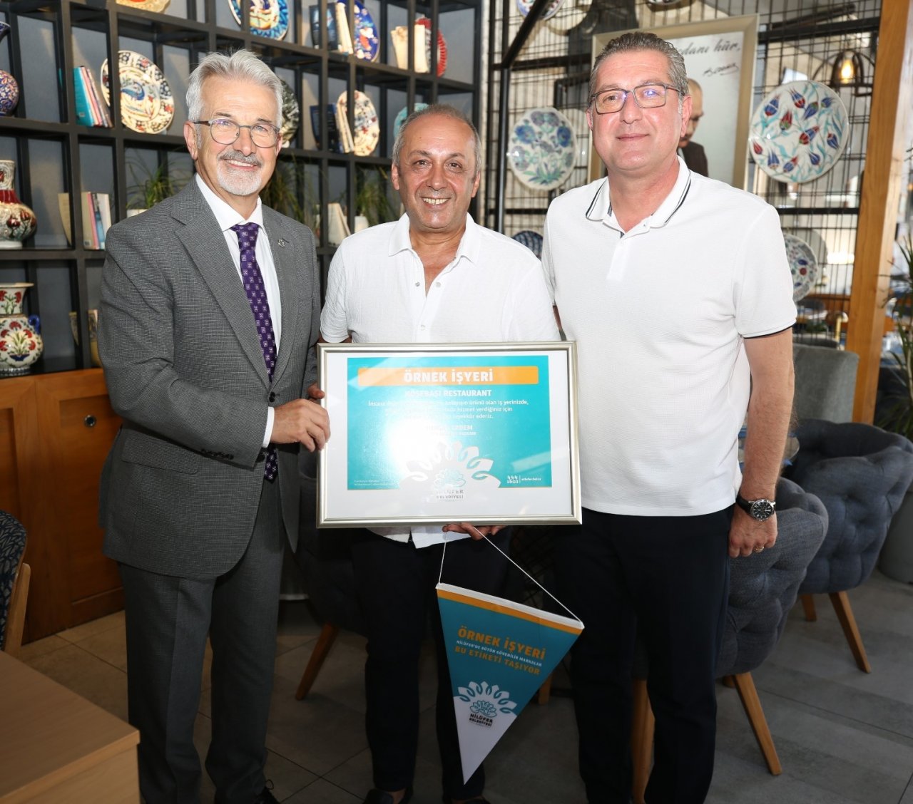 Nilüfer’de örnek işletme belgesini başkanlar verdi