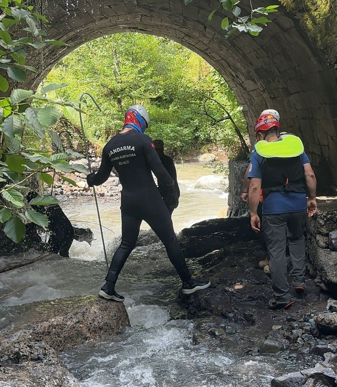 Ordu’da dereye düştüğü tahmin edilen kadını arama çalışmaları sürüyor