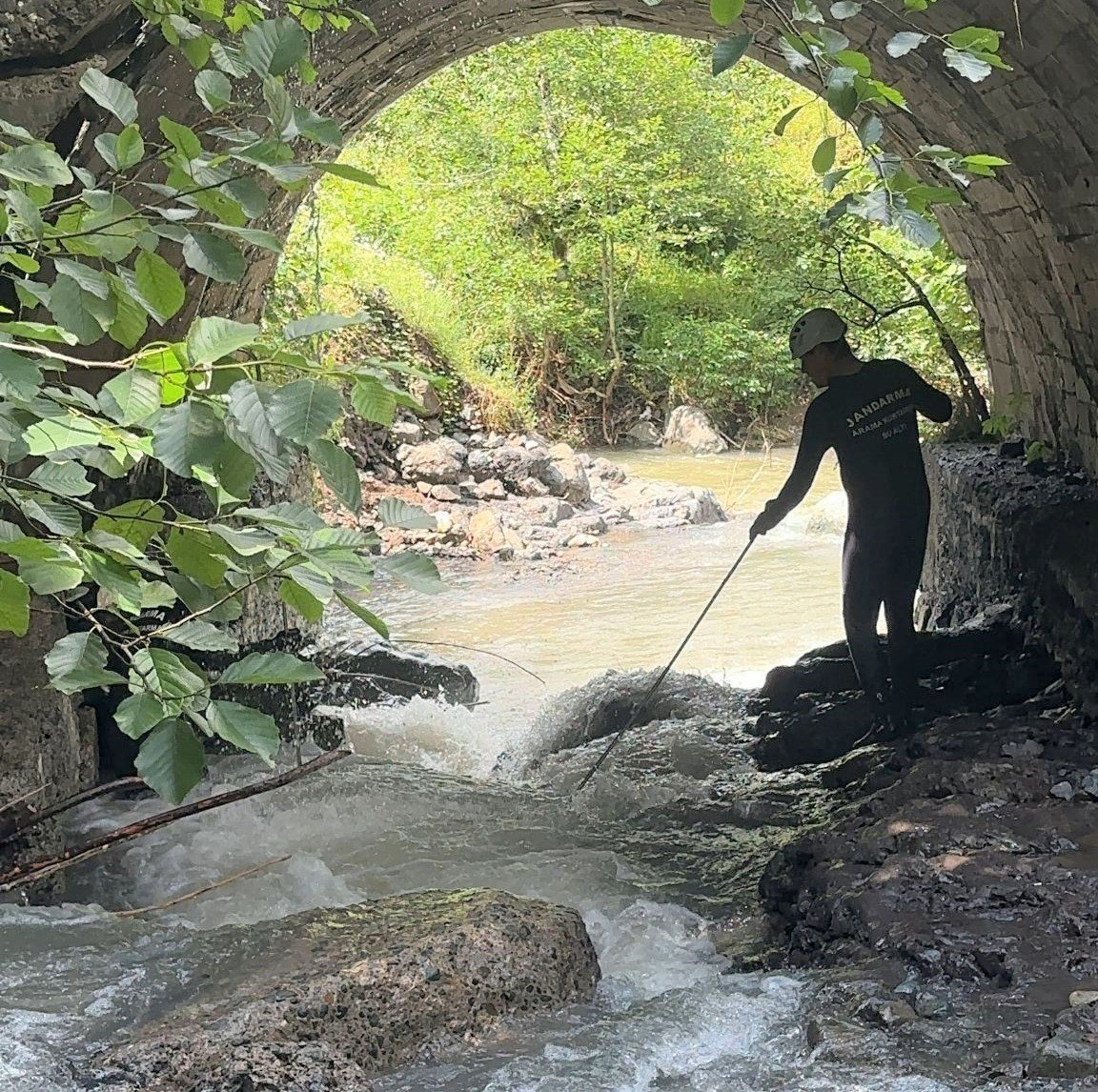 Ordu’da dereye düştüğü tahmin edilen kadını arama çalışmaları sürüyor