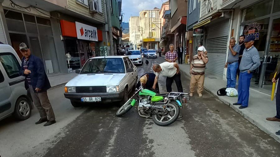 Otomobil ile motosiklet çarpıştı: 2 yaralı