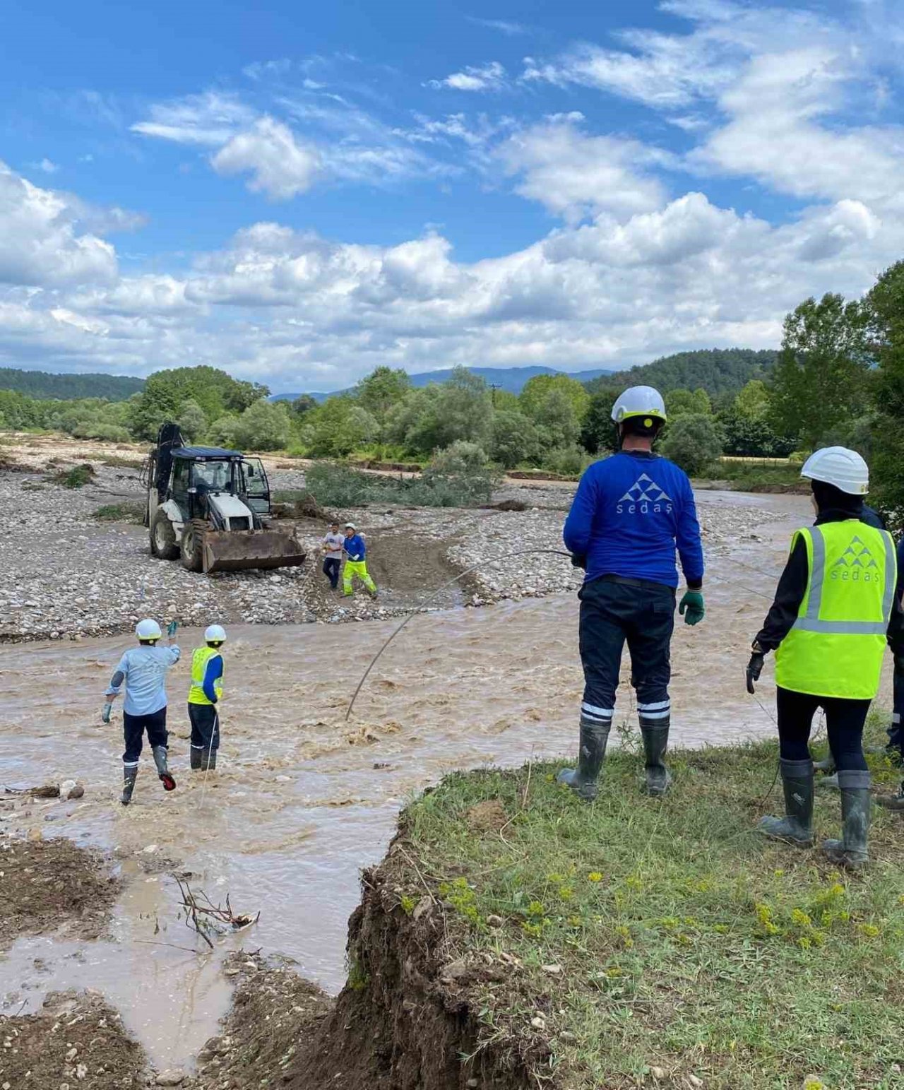 SEDAŞ, sel felaketi neticesinde oluşan hasarları gideriyor