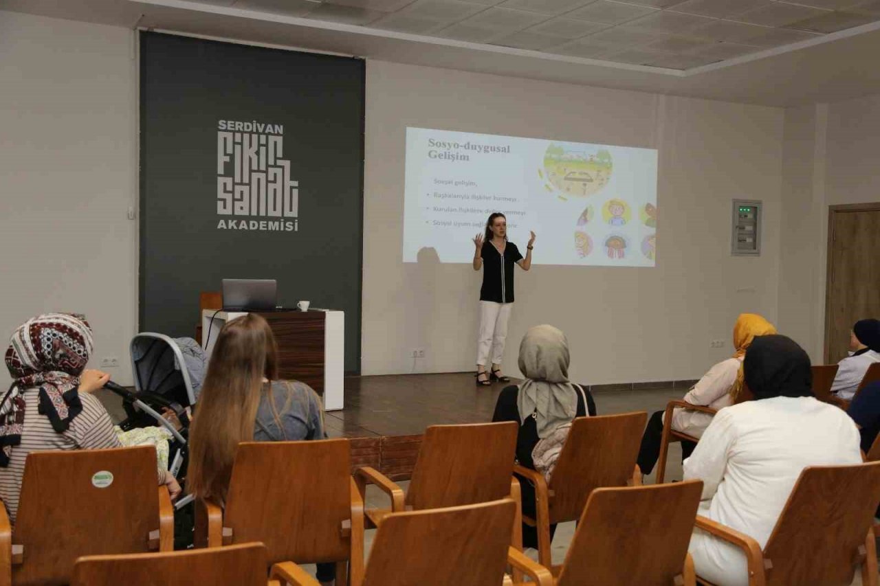 Çocuk Akademisi’nden bilinçli aile seminerleri