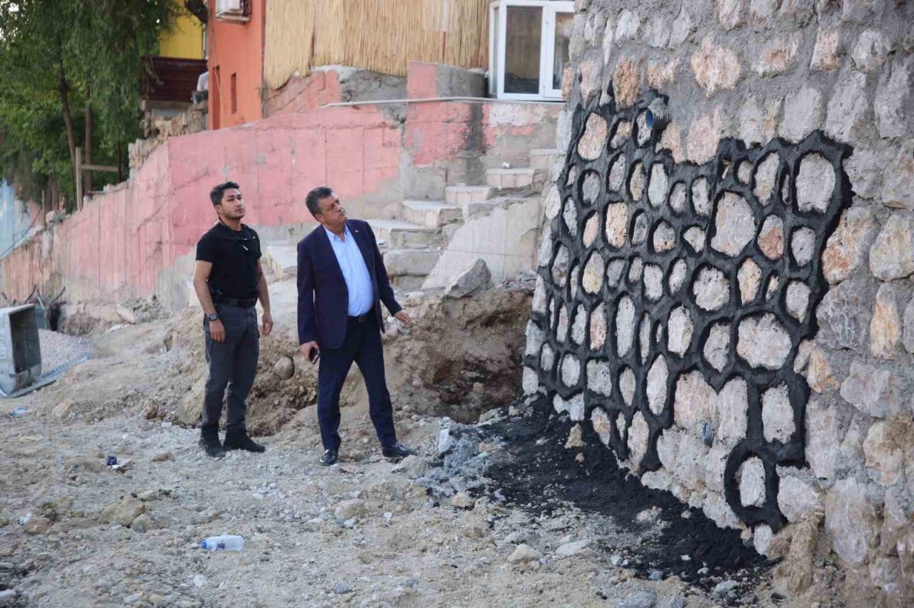 Şırnak Belediyesi’nin kentteki çalışmaları devam ediyor