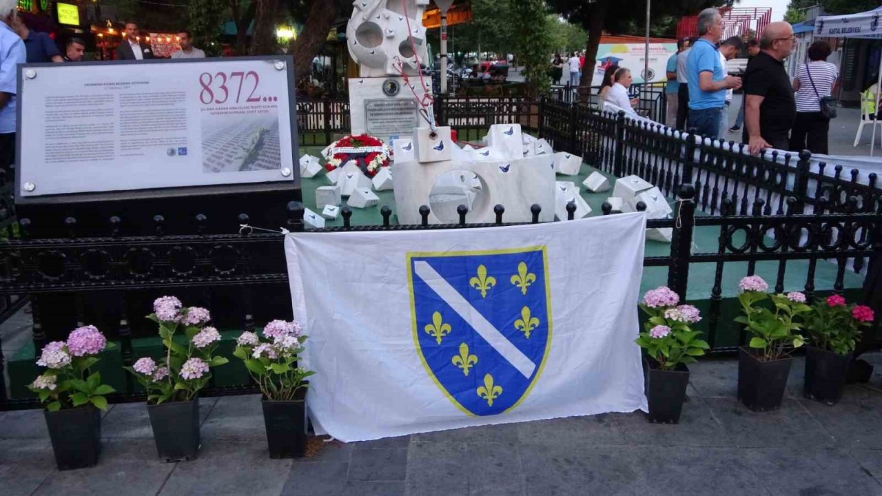 Srebrenitsa Katliamı’nda hayatını kaybedenler Kartal’da hüzünle anıldı