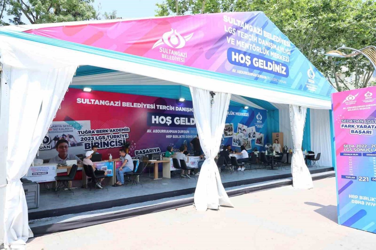 SEDA, LGS tercihlerinde gençlere rehberlik ediyor