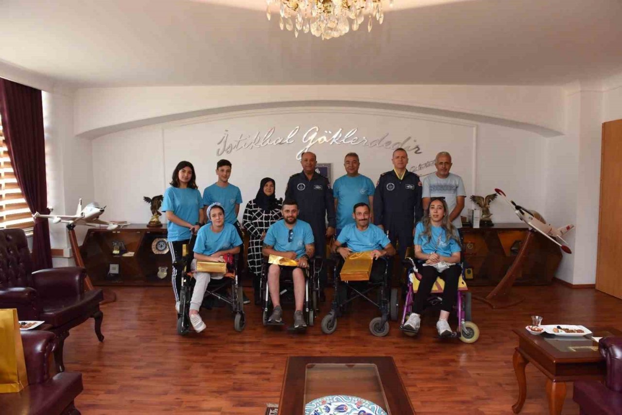 Tekerlekli Sandalye Dans Yarışmasında Türkiye Şampiyonu oldular