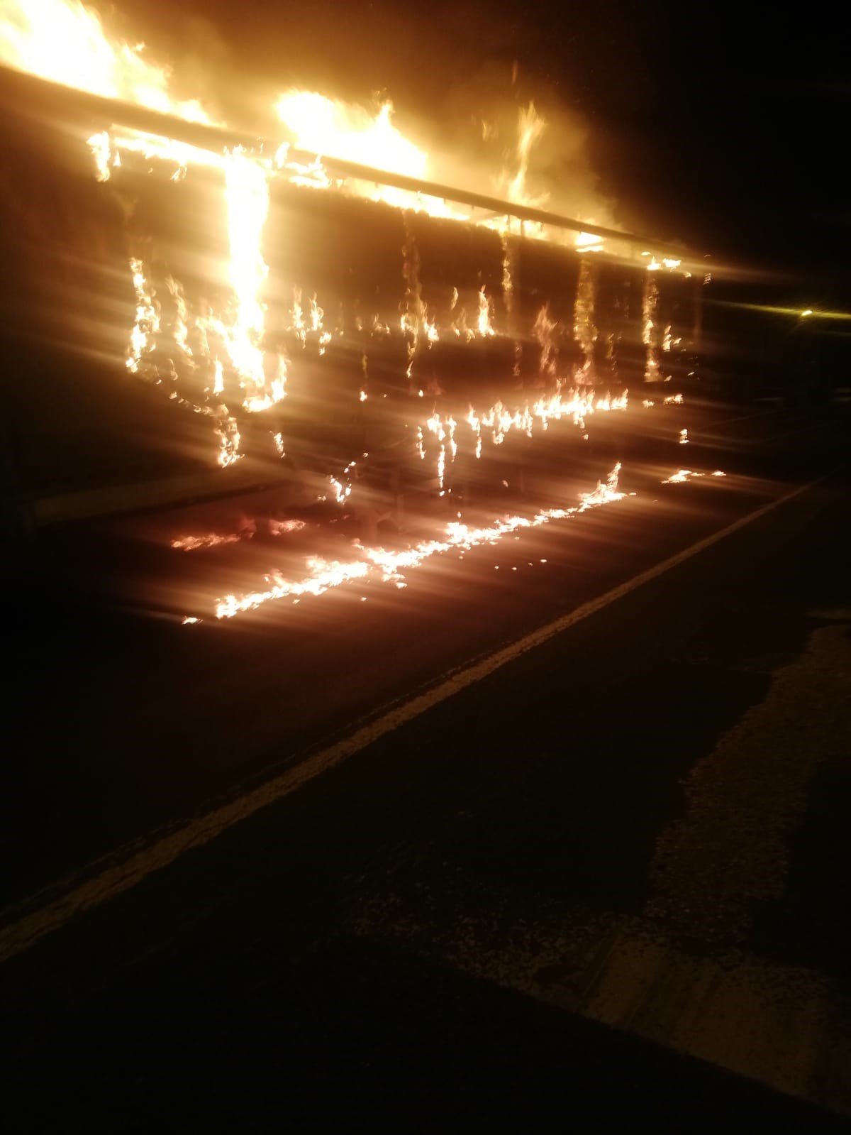 25 ton kağıt balya yüklü tır alev alev yandı