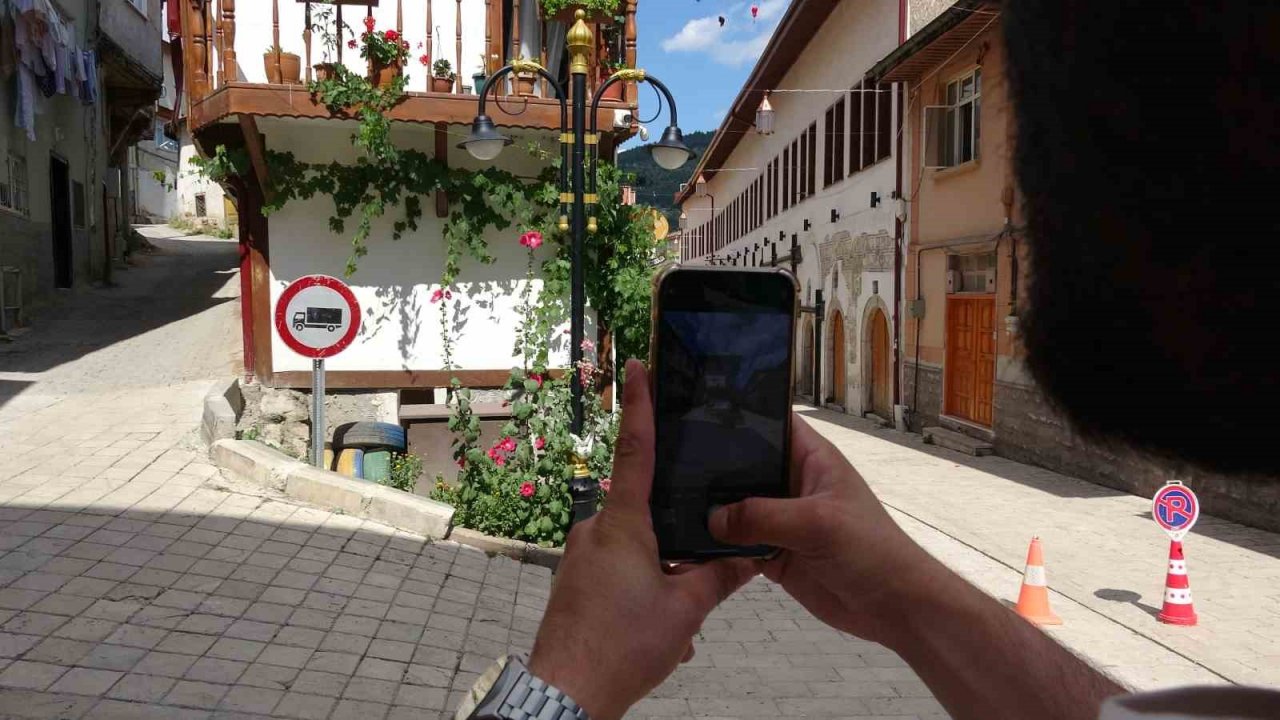 Mimari yapısıyla turistleri tarihte yolculuğa çıkartıyor