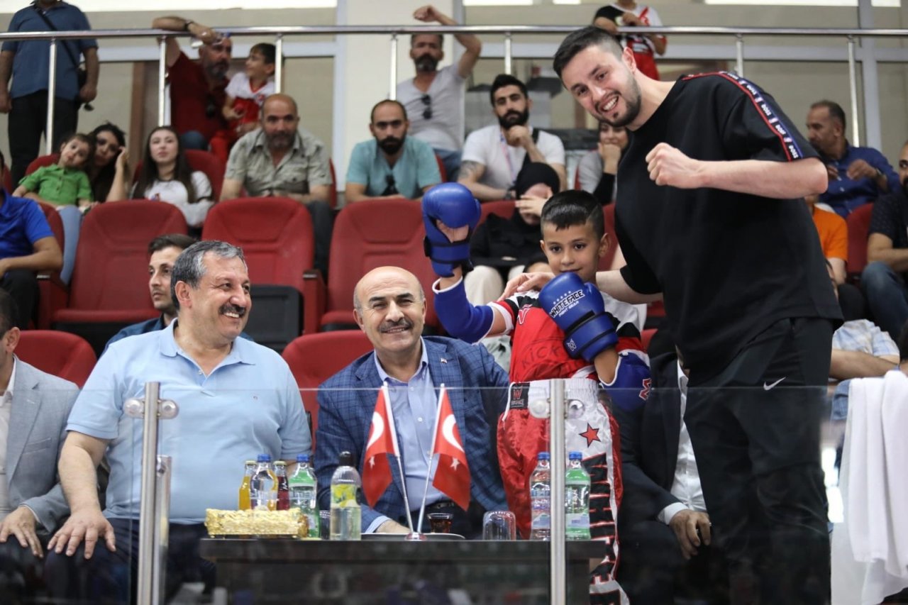 Mardin’de kick boks şampiyonasında heyecan sürüyor
