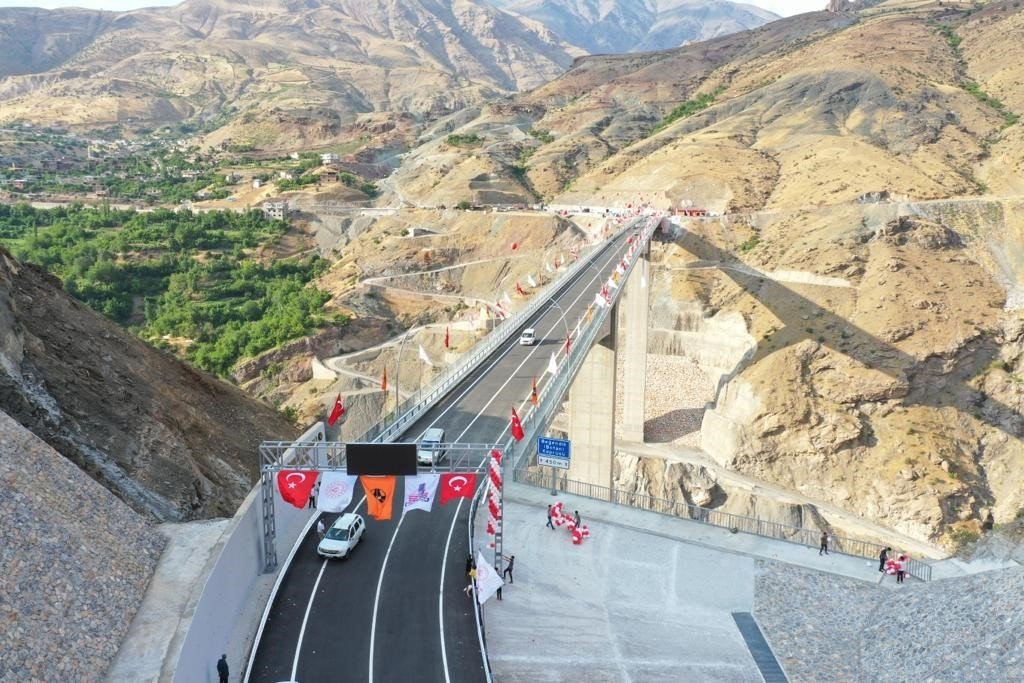 Bakan Uraloğlu: "3 yıl önce hizmete giren Beğendik Köprüsü ile 46 milyon lira tasarruf elde edildi"