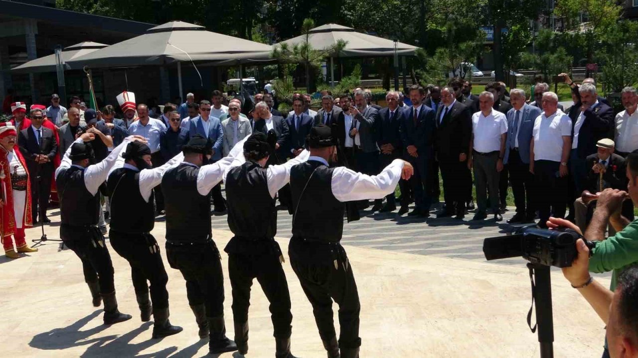 “Türk-Macar Dostluk Anıtı” Macaristan’ın Ankara Büyükelçisi Viktor Matis’in de katılımıyla Trabzon’da açıldı