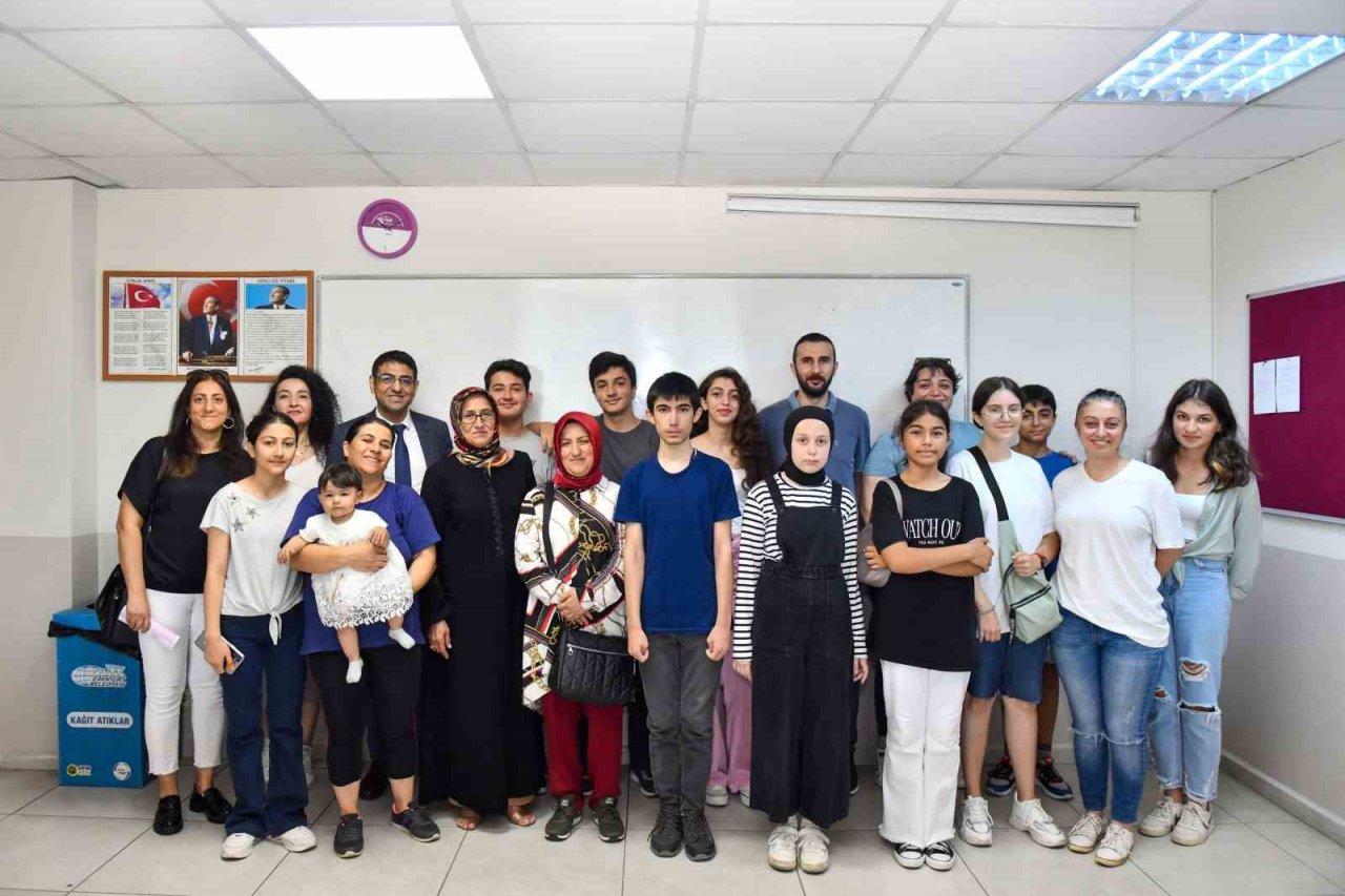 Esenyurt Belediyesi doğru tercih için öğrencilerin yanında