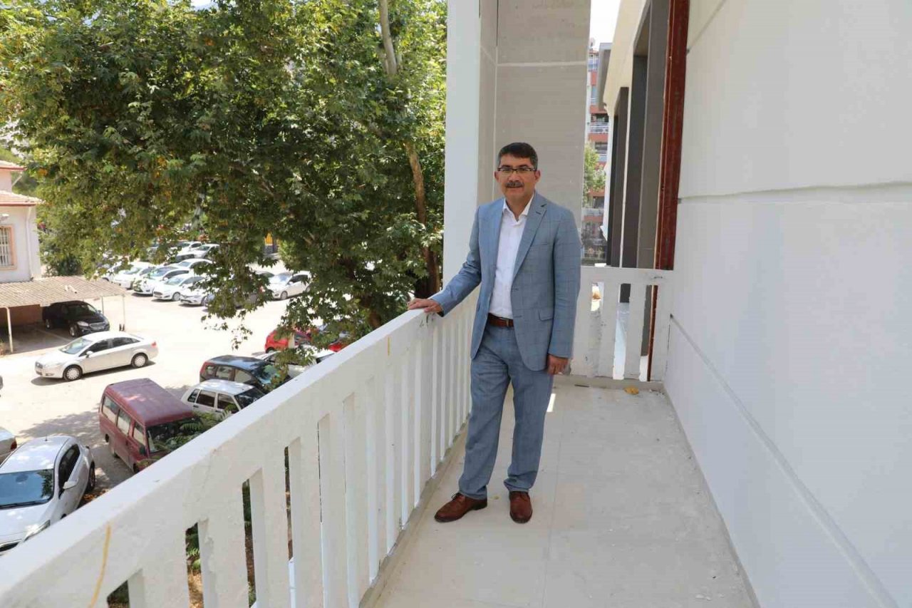 Şehzadeler Millet Kütüphanesi ve Gençlik Merkezi’nde sona gelindi