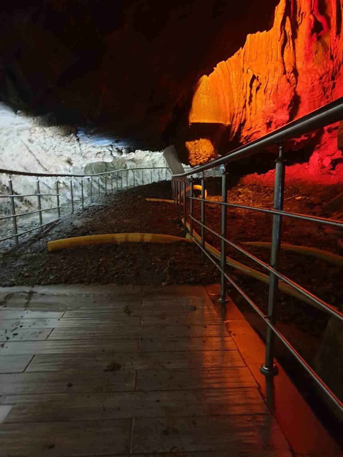 Sel turizmin en gözde mekanını da vurdu