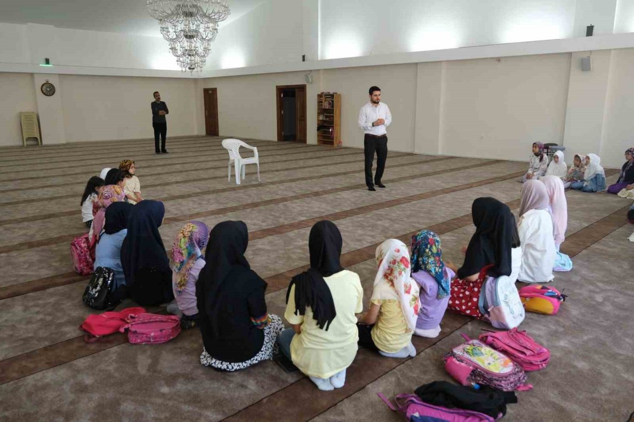 Abdurrahim Reyhan Hz. Camisinde yaz kursu faaliyeti