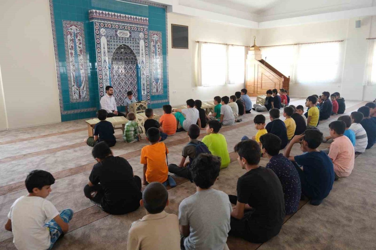 Abdurrahim Reyhan Hz. Camisinde yaz kursu faaliyeti