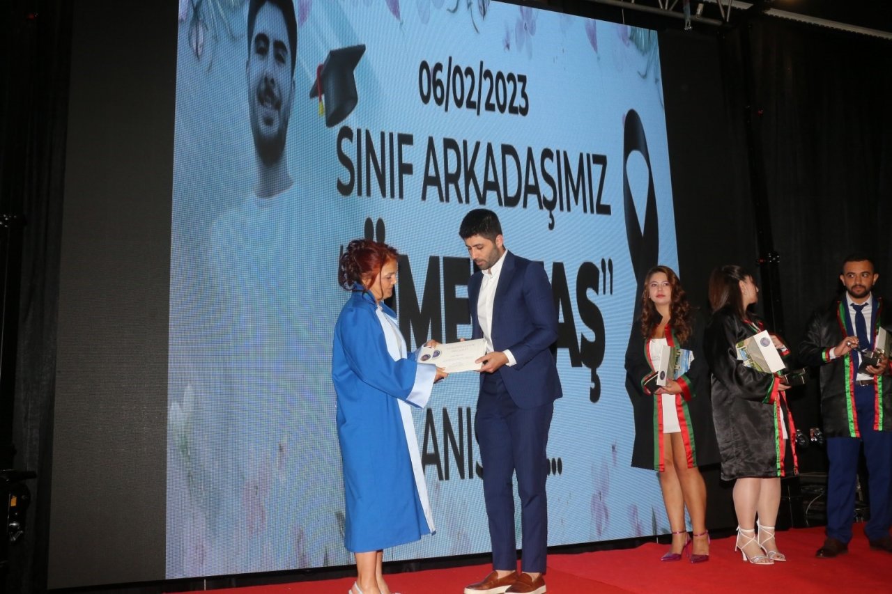 Mezun olan 290 hukuk fakültesi öğrencisi yemin ederek mesleğe ilk adımlarını attı