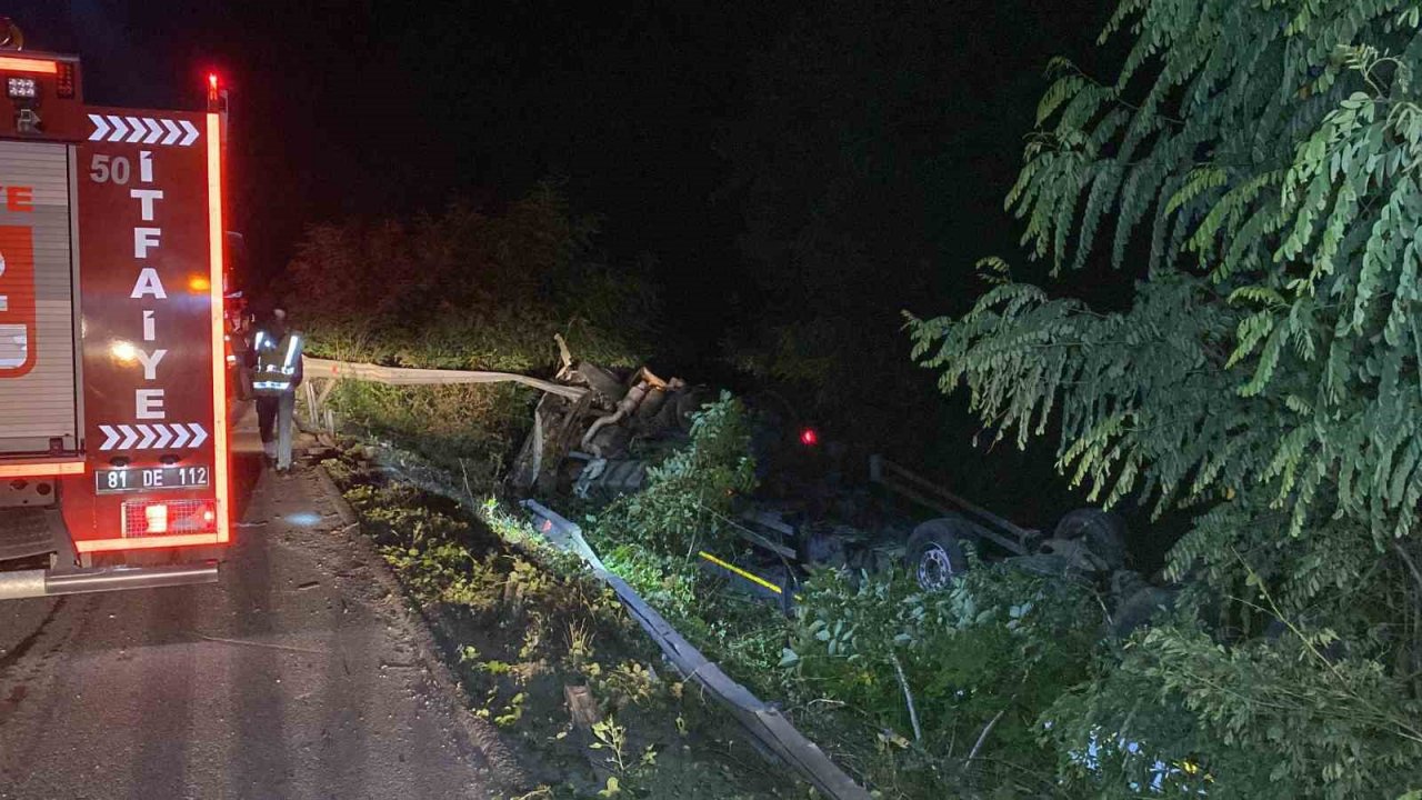 Tır takla attı, emniyet kemeri hayat kurtardı