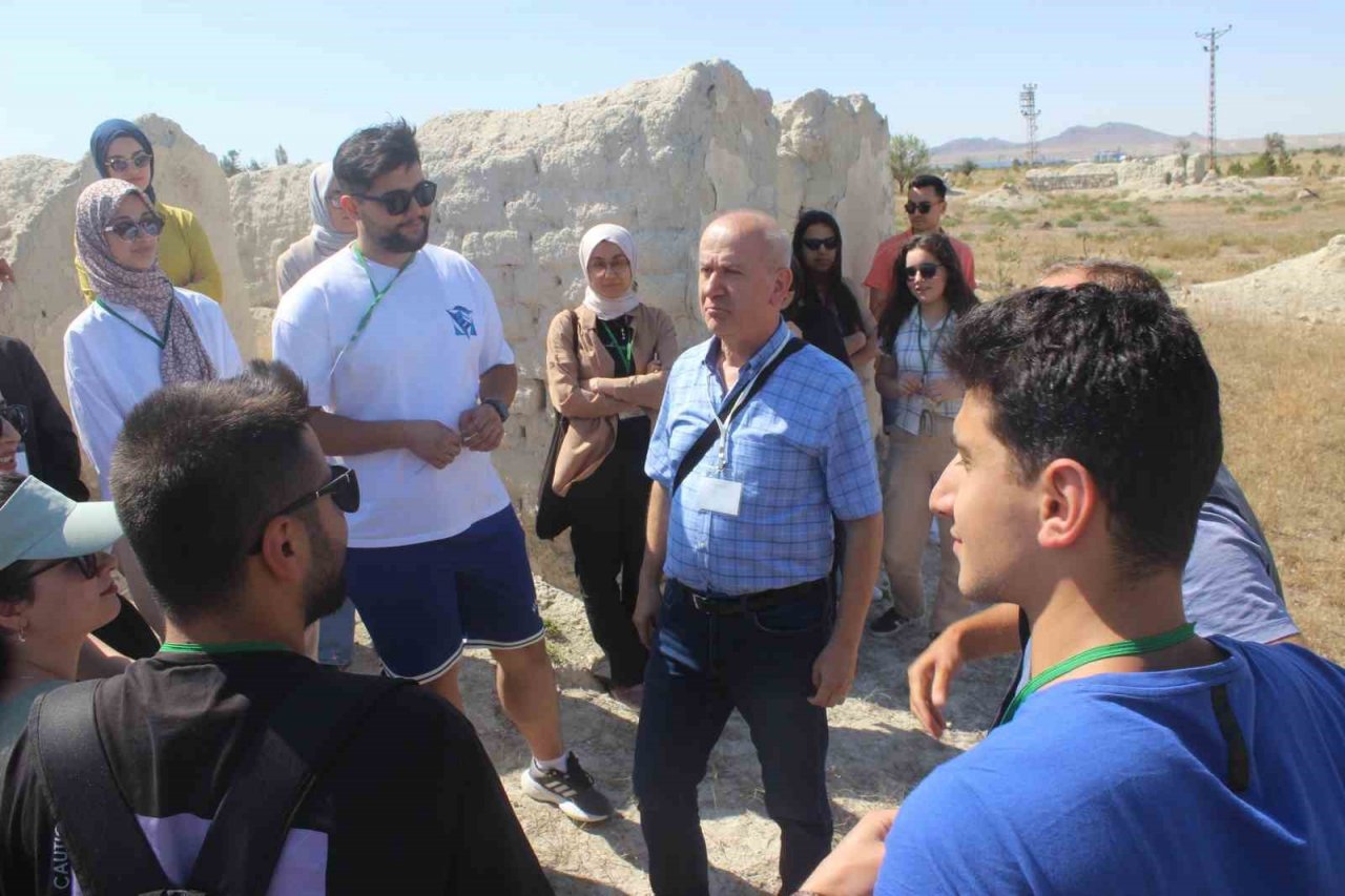 Üniversite öğrencileri Konya’da erozyon çalışmaları hakkında bilgilendirildi