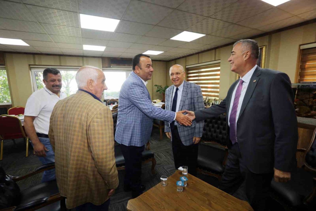 Başkan Yaşar toptancı hali esnafının sorunlarını dinledi